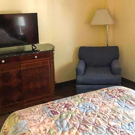 West Hartford Inn Экстерьер фото